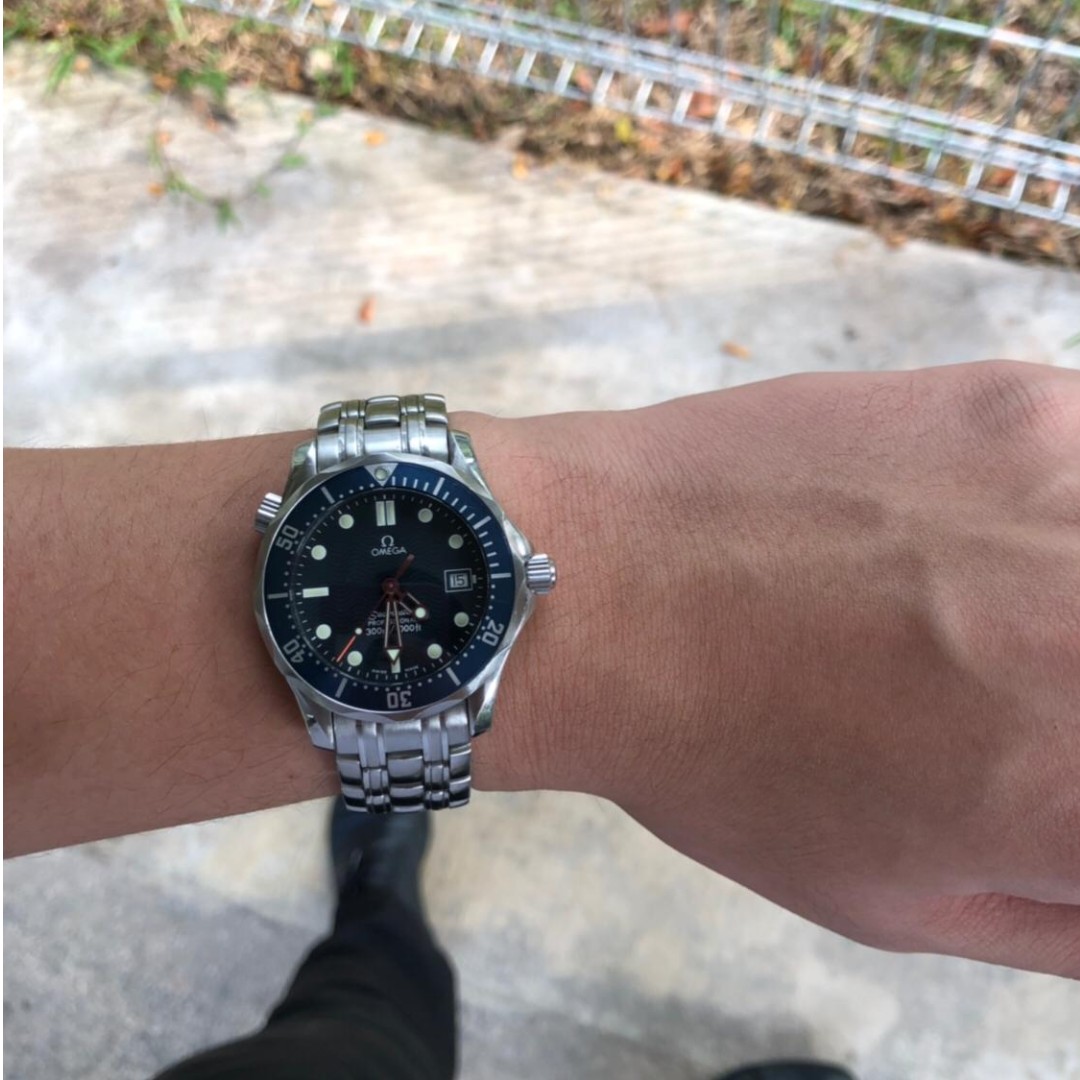 Midsize omega sales seamaster 300m