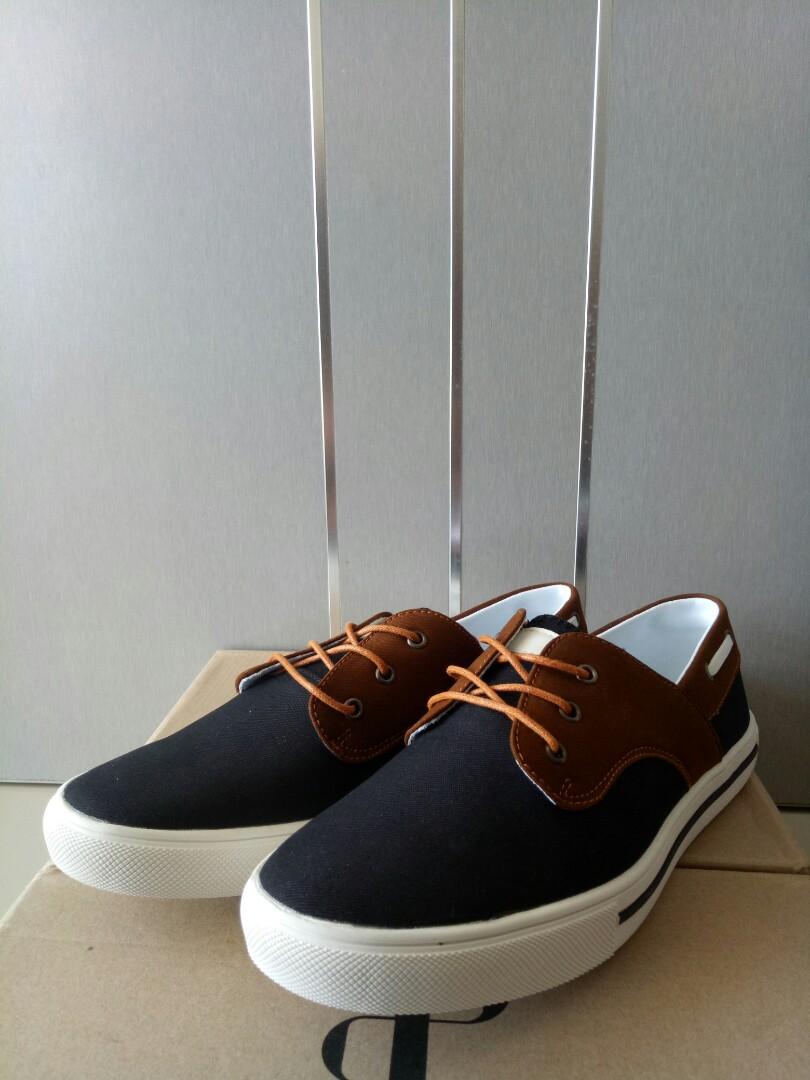 Sepatu Casual Sneakers Pria Hitam Sekolah Kuliah Keren Fesyen