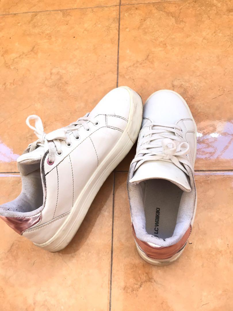 Sepatu Putih Lc Waikiki White Sneakers Fesyen Wanita Sepatu Di Carousell