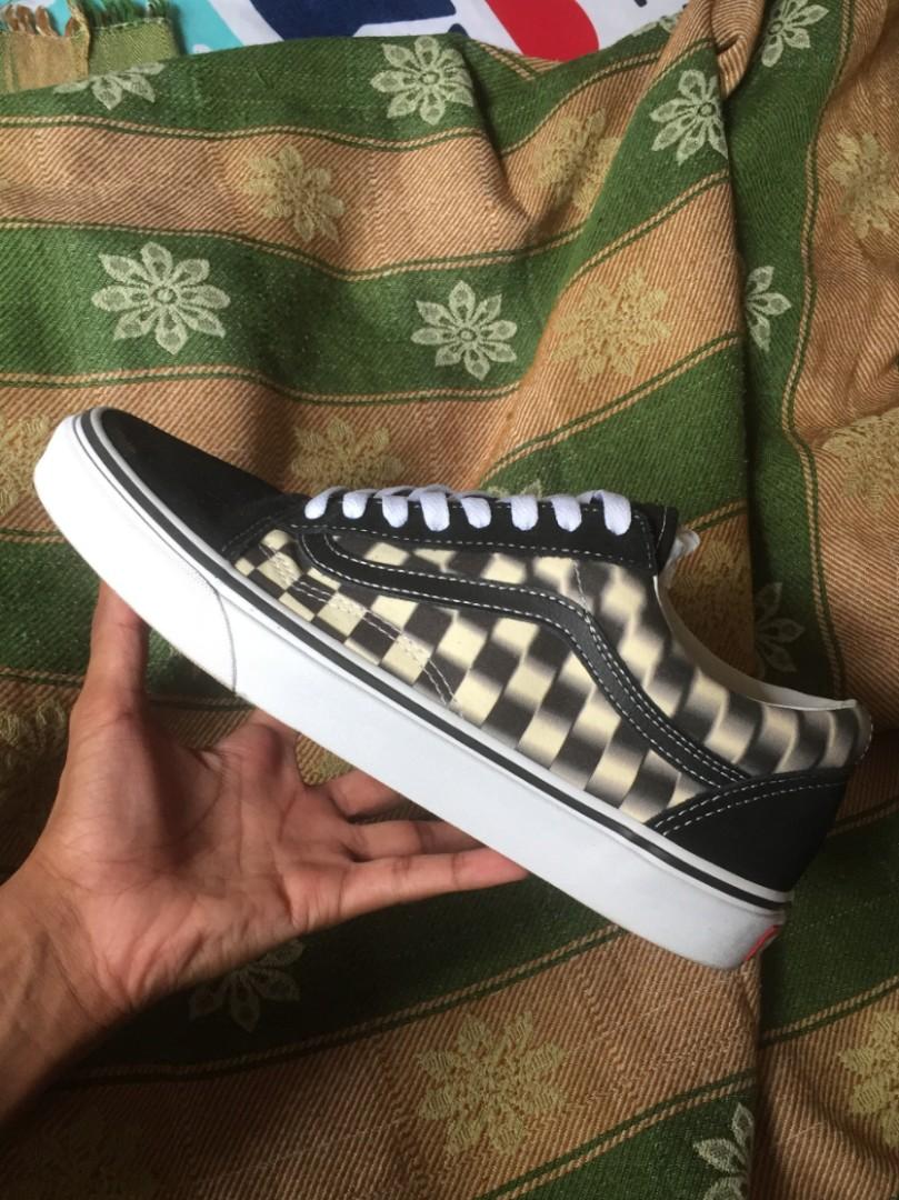 vans checkered blurred