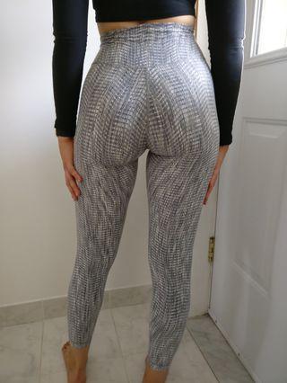 Lululemon Tights, Size 4