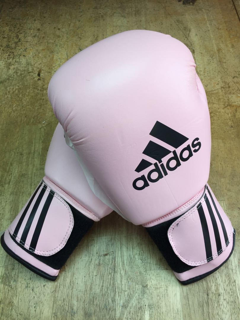Adidas boxing gloves pink new, 運動產品, 運動與體育, 運動與體育 球拍和球類運動 Carousell