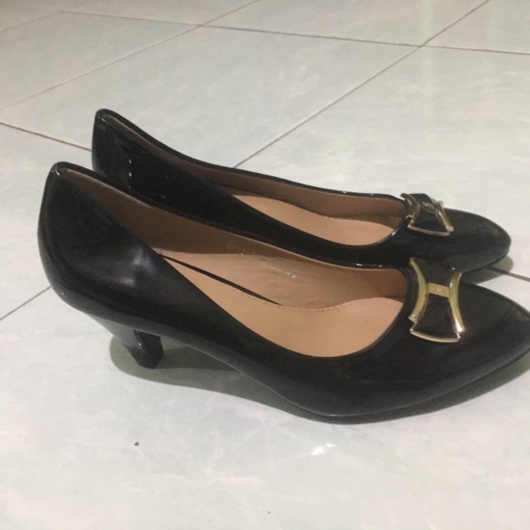 Heels Hitam Sepatu Kerja Fesyen Wanita Sepatu Di Carousell