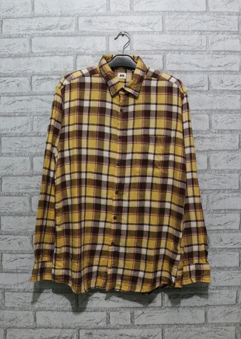 Kemeja Flanel Original Uniqlo Motif Kotak Kuning Fesyen Pria Pakaian Atasan Di Carousell