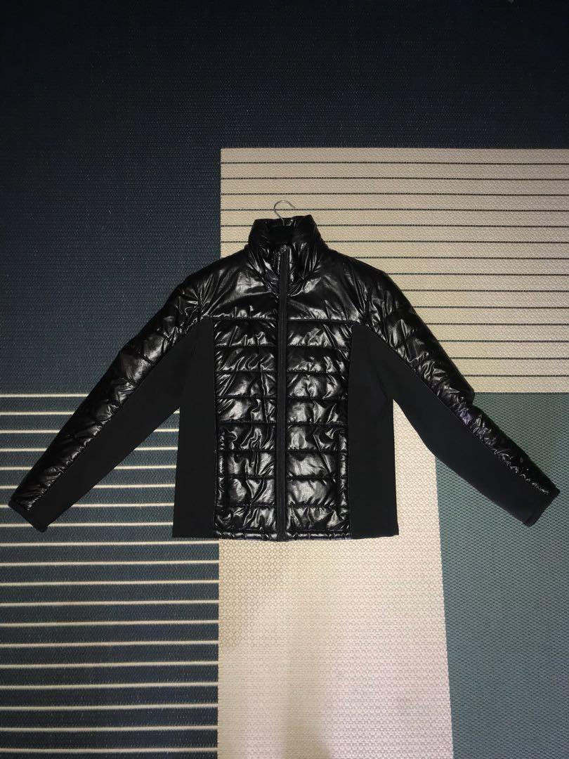 Prada Jacket (Category: Apparel) located in Pasir Gudang. Submitted by razibod (Listing ID 250992145, Image 1). Description: condition 9/10👍👍👍👍👍👍.