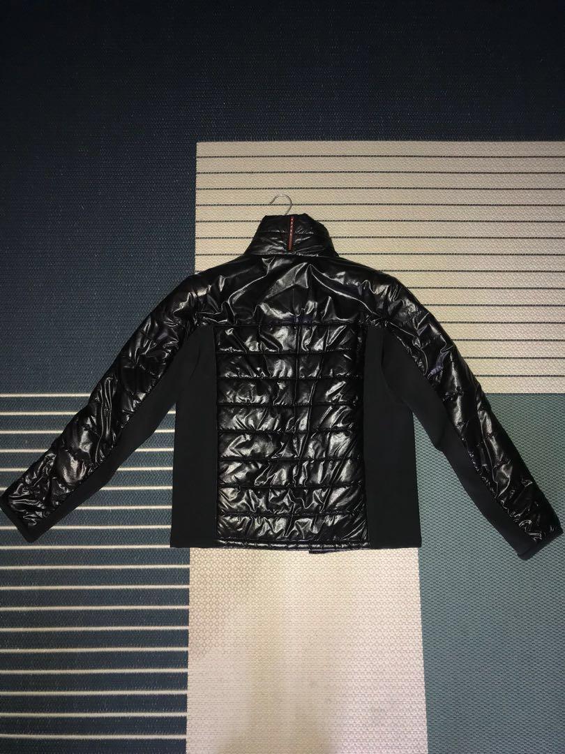 Prada Jacket (Category: Apparel) located in Pasir Gudang. Submitted by razibod (Listing ID 250992145, Image 2). Description: condition 9/10👍👍👍👍👍👍.