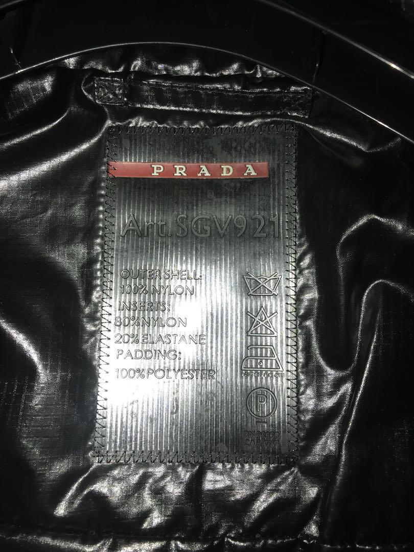 Prada Jacket (Category: Apparel) located in Pasir Gudang. Submitted by razibod (Listing ID 250992145, Image 3). Description: condition 9/10👍👍👍👍👍👍.