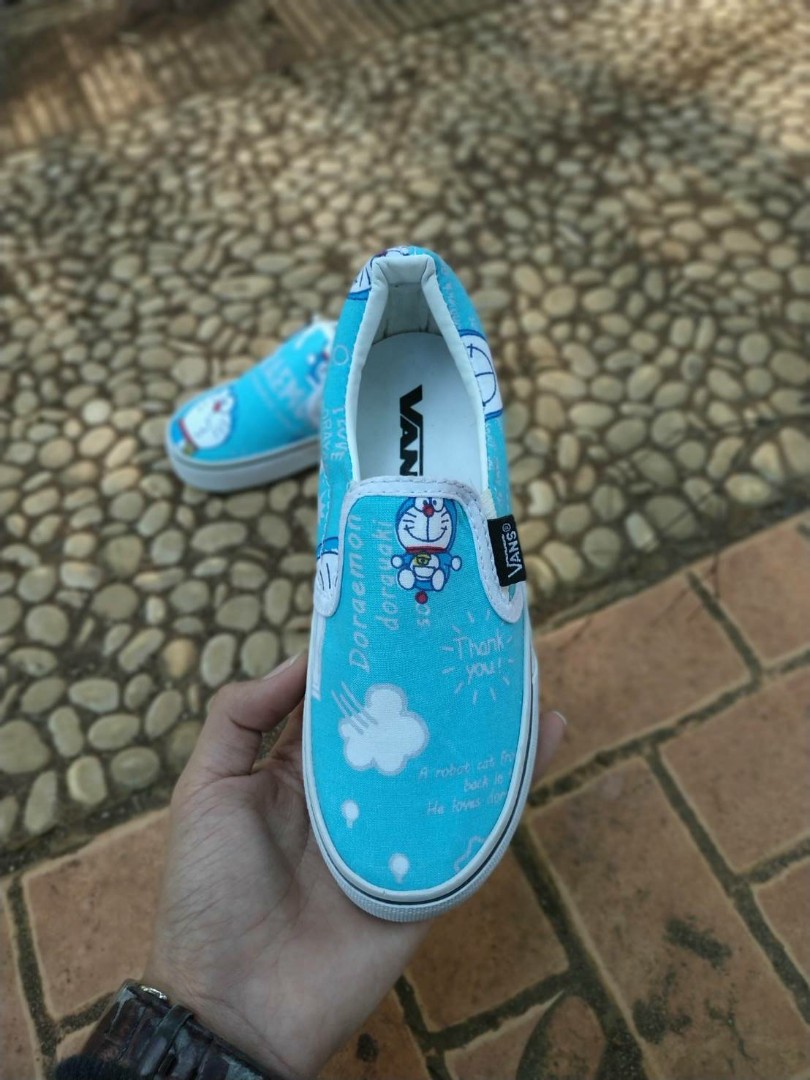  Sepatu  Vans Gambar  Doraemon  Gambar  Sepatu 