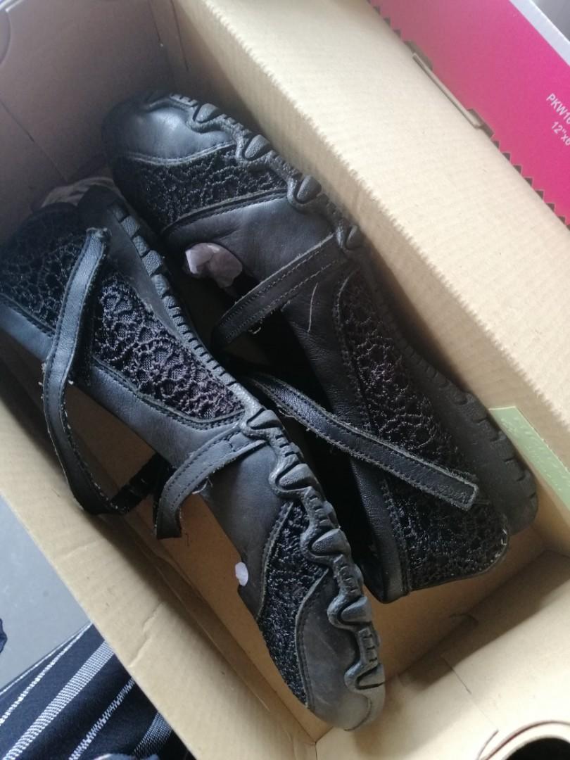 skechers relaxed fit silver