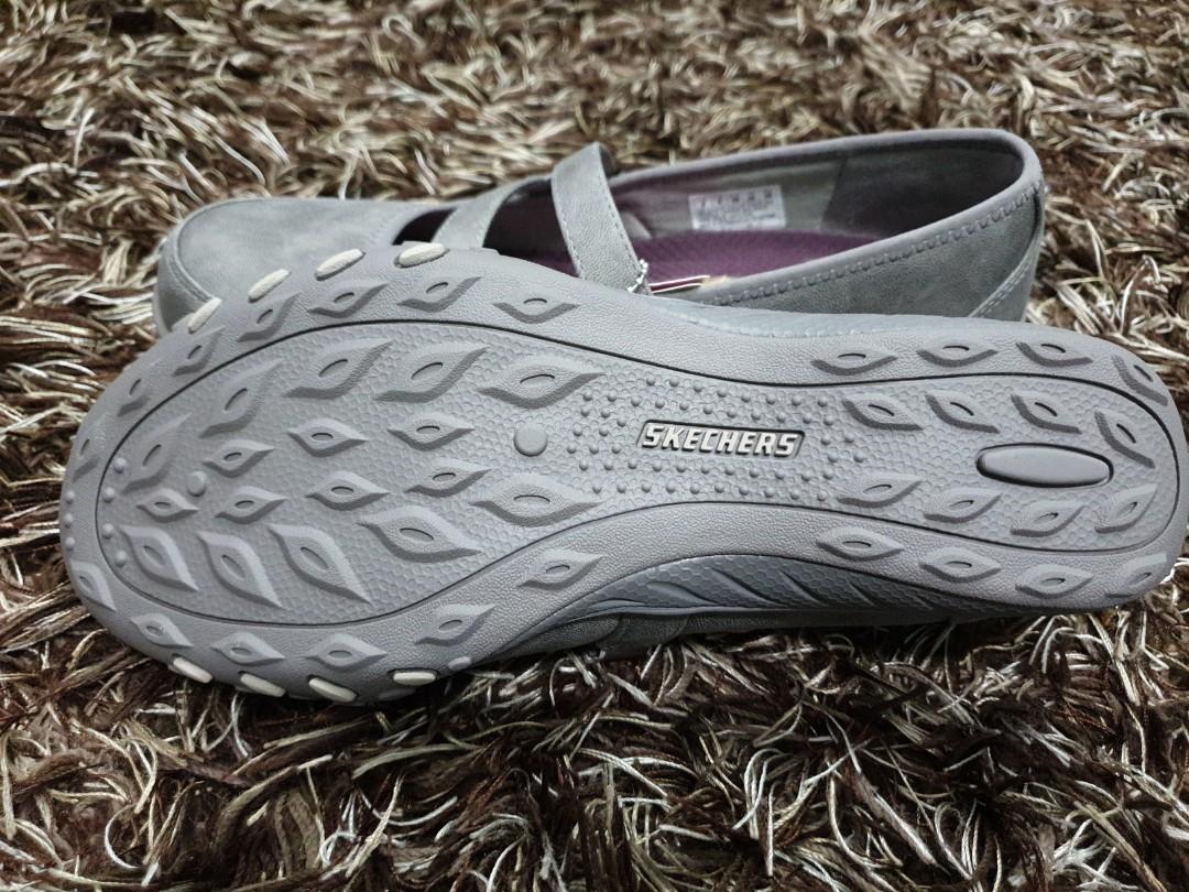 Skechers Relaxed Fit: Easy Women's Fashion, Footwear, Flipflops and Slides on Carousell