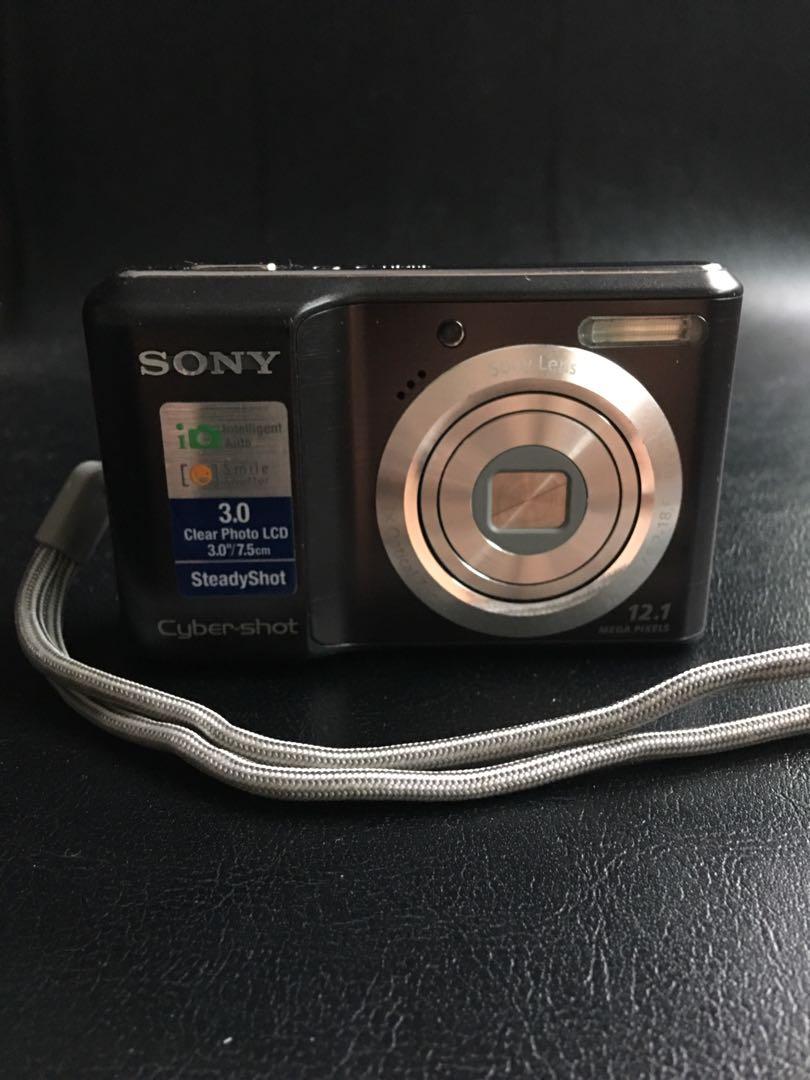 Sony Cybershot DSCS2100 Digital Camera (AA batterypowered) 