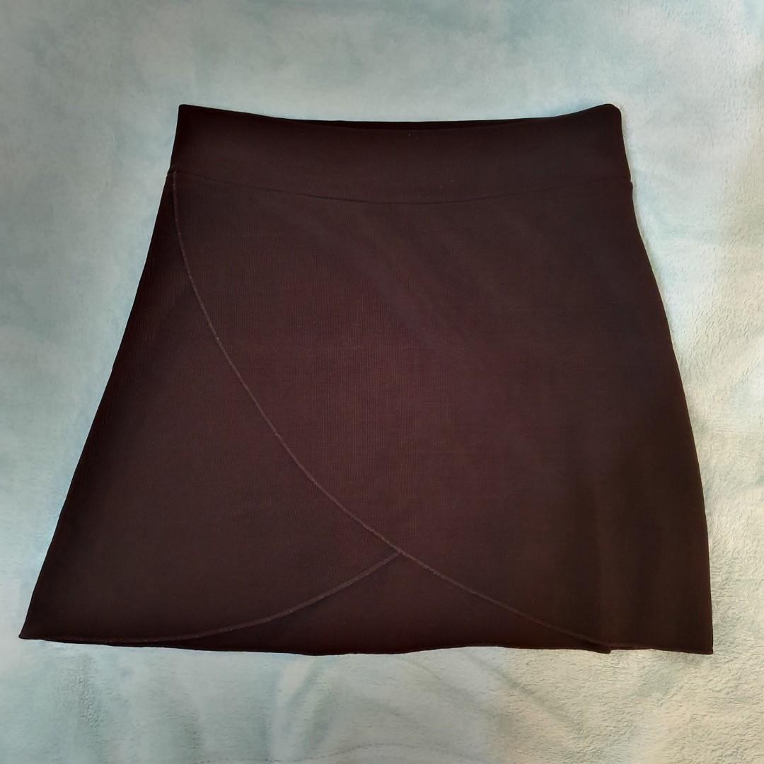 black skirt (Category: Skirts) located in Cainta. Submitted by rendgs (Listing ID 251139764, Image 1). Description: .
