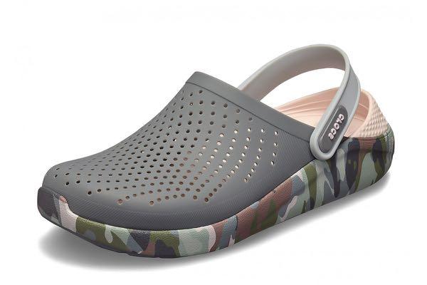 crocs camouflage pink
