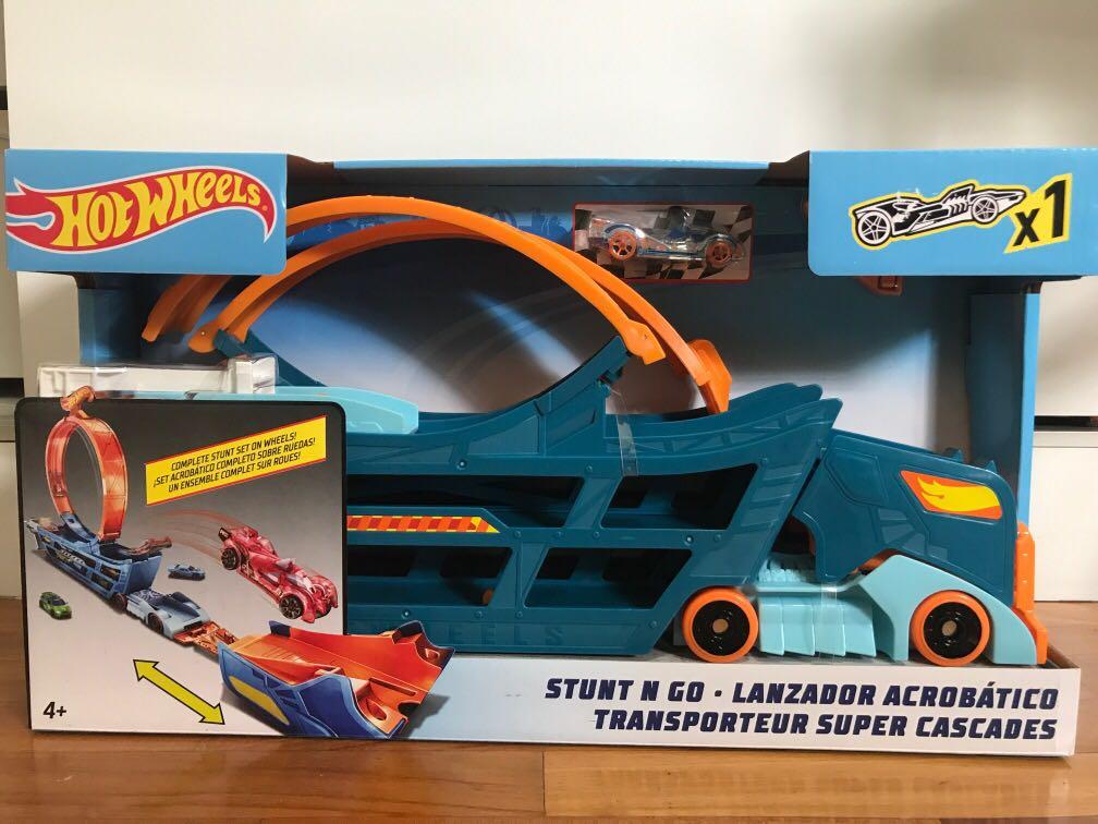 hot wheels stunt and go track set