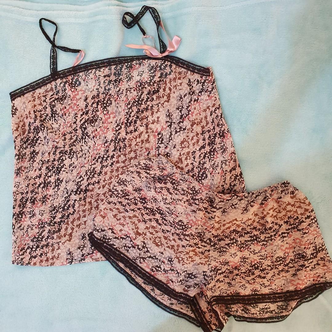 marks & spencer lounge wear set (Category: Maternity wear) located in Cainta. Submitted by rendgs (Listing ID 251141638, Image 1). Description: .
