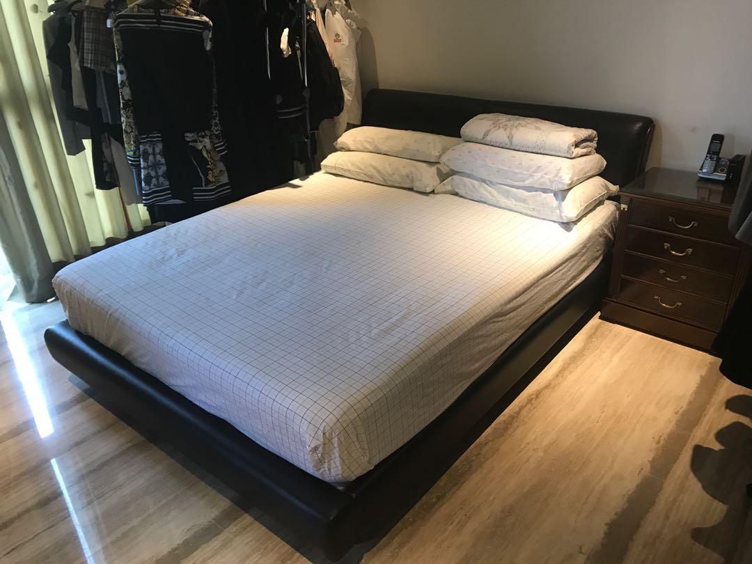 Pristine Simmons Queen Mattress With Leather Bed Frame Furniture