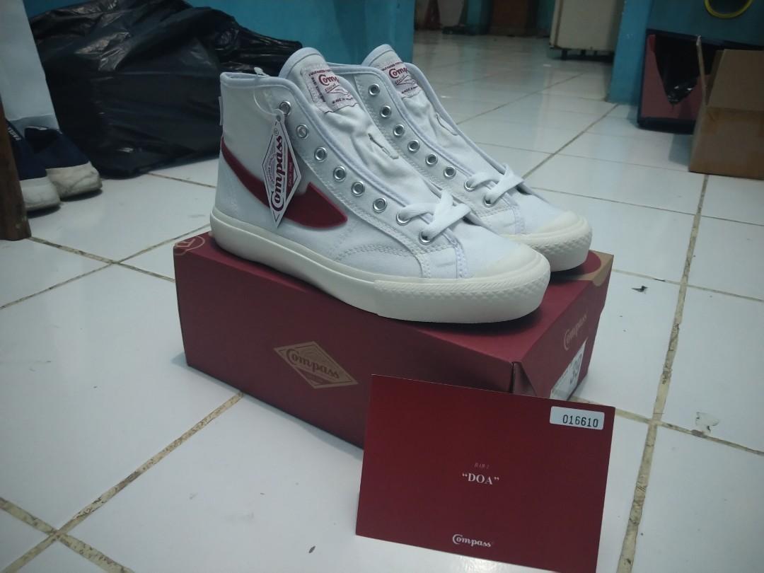 Sepatu Compass Gazelle Hi White Red Fesyen Pria Sepatu Sneakers Di Carousell