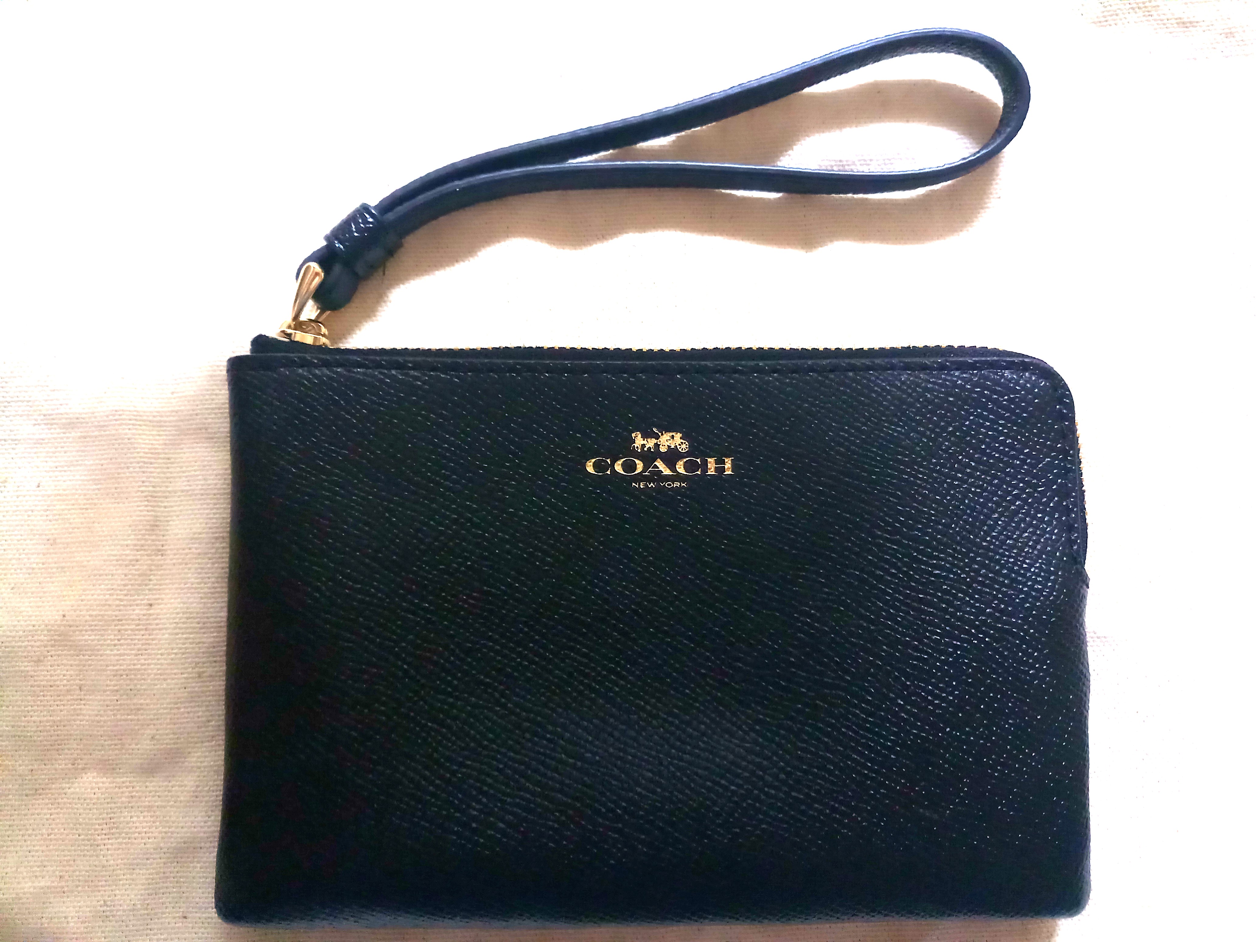 Coach f58032 store corner zip wristlet