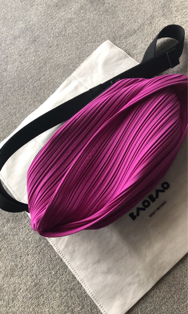 ISSEY miyake pleats please waist Bag in fuschia NEW, Fesyen Wanita, Tas