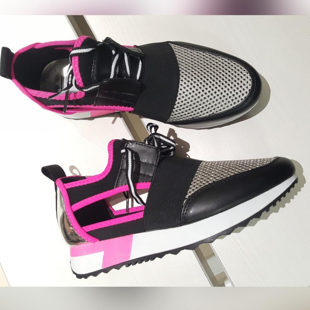New Steve madden arctic Fesyen Wanita Sepatu di Carousell