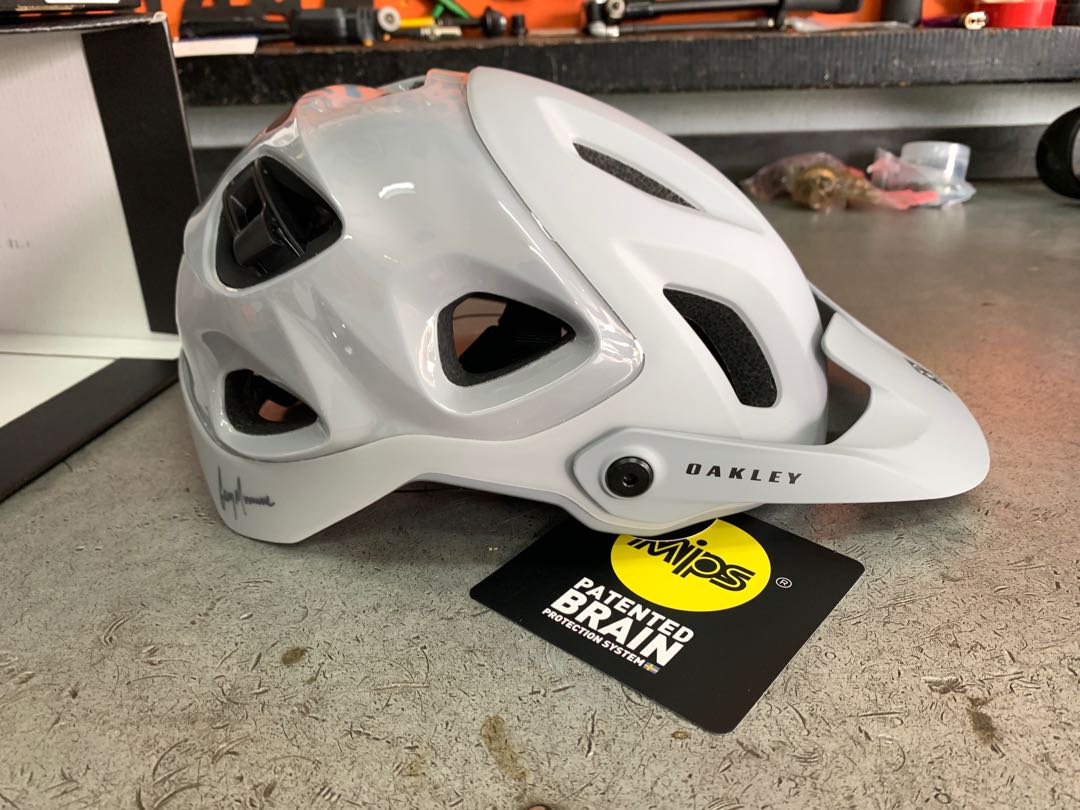 OAKLEY DRT5 Greg Minnaar Signature Series helmet Sports Equipment