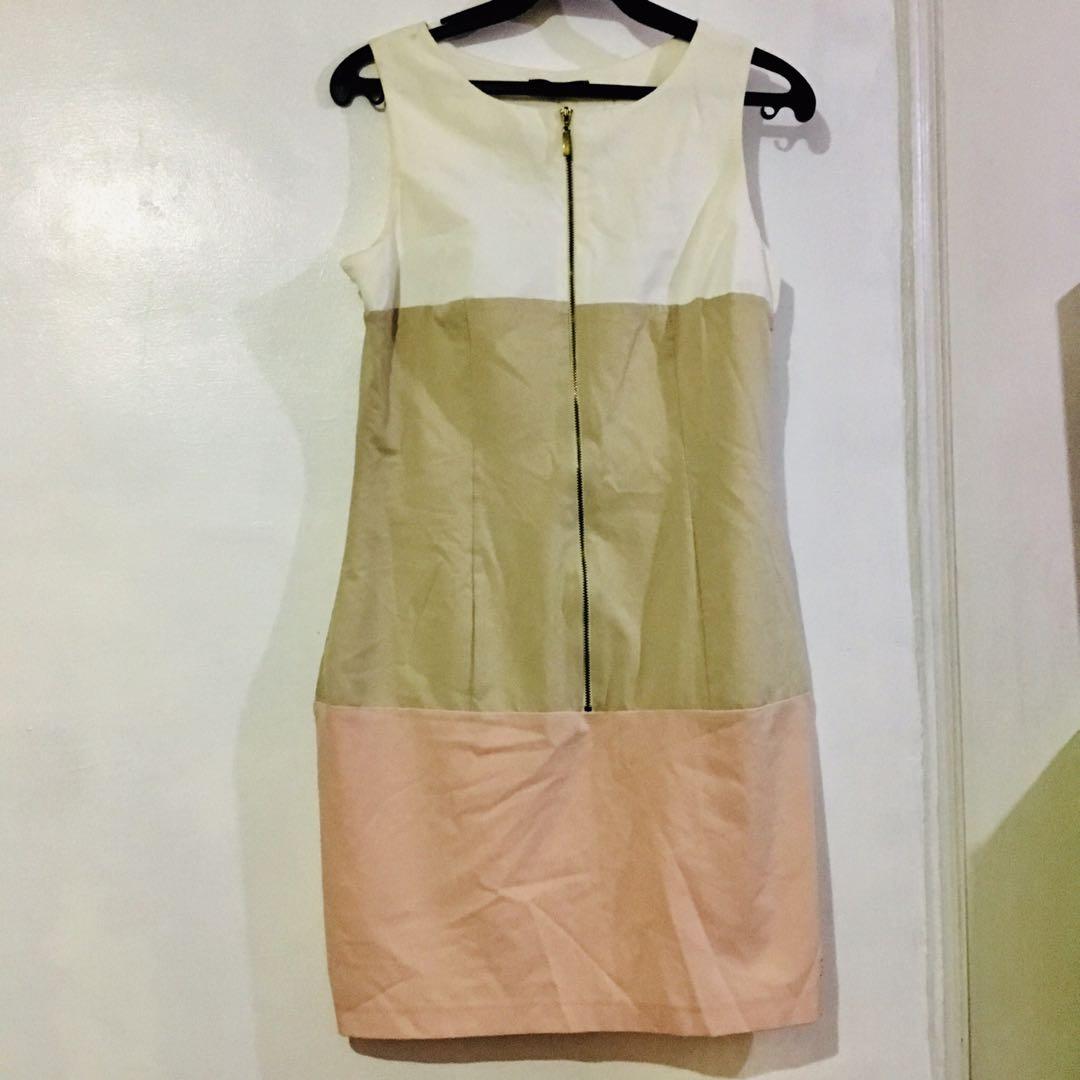 Tri-color elegant dress (Category: Dresses) located in Cavite. Submitted by PikaHi (Listing ID 251263718, Image 1). Description: •99% condition •used once, almost new.