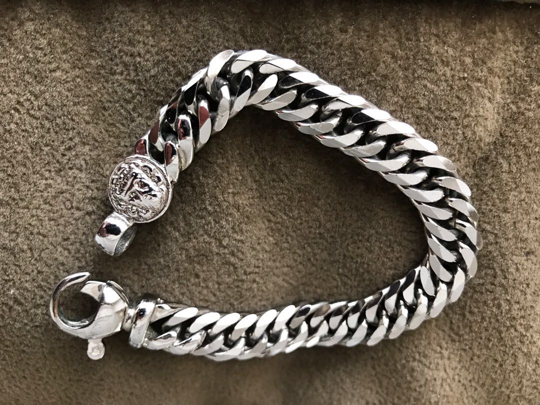 Versace Bracelet Gelang Fesyen Pria Aksesoris Lainnya Di Carousell