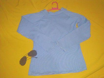 Stretchable long sleeve.