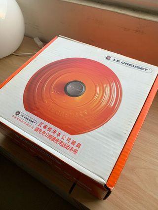 Le creuset 全新22公分沙丘白琺瑯鑄鐵鍋