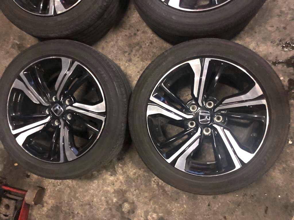 17" Honda Civic RS Mags used 5Holes pcd 114 with 21550r17 Yokohama