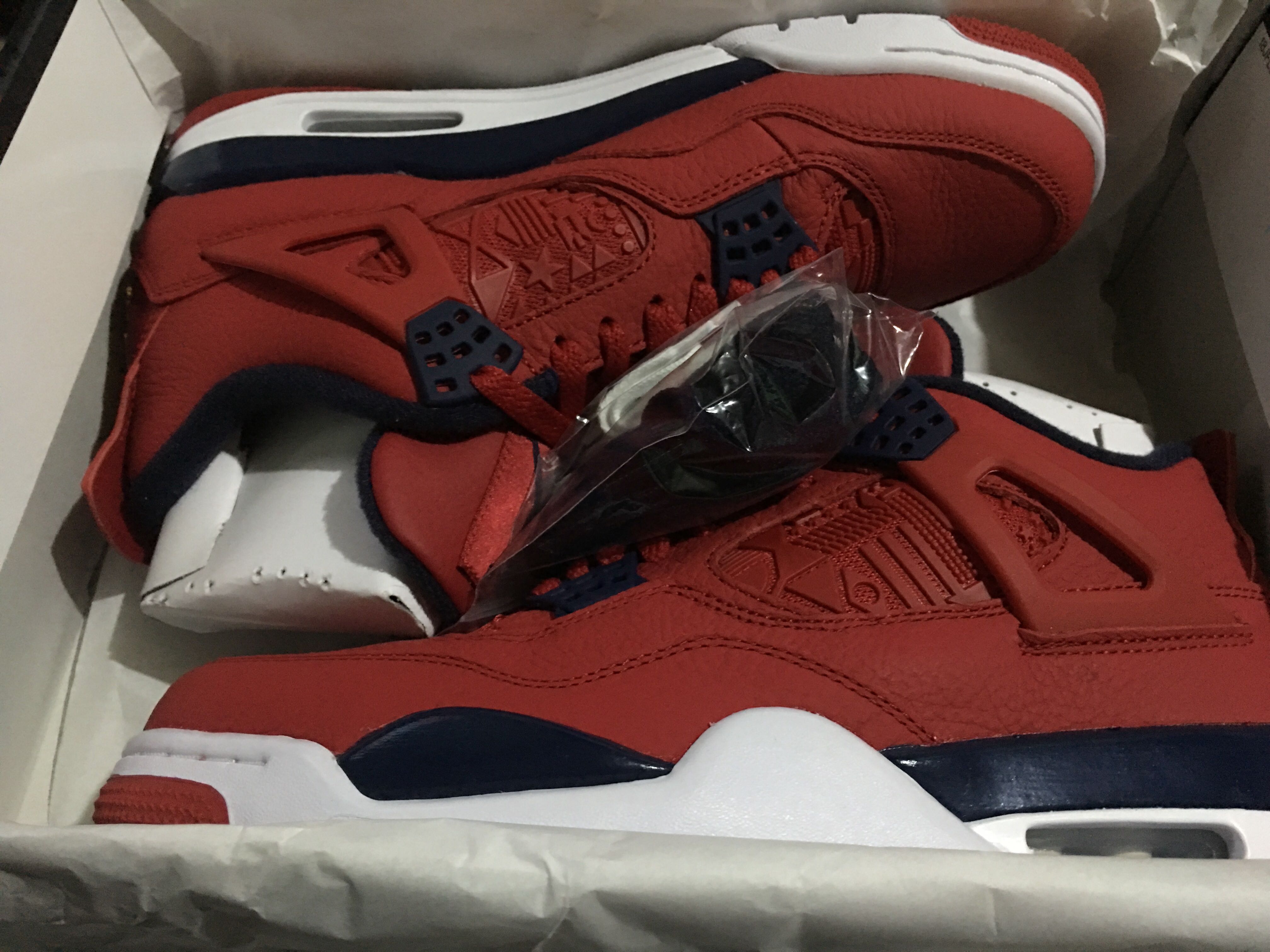 Air Jordan 4 Retro SE (FIBA Gym Red), Men's Fashion, Footwear