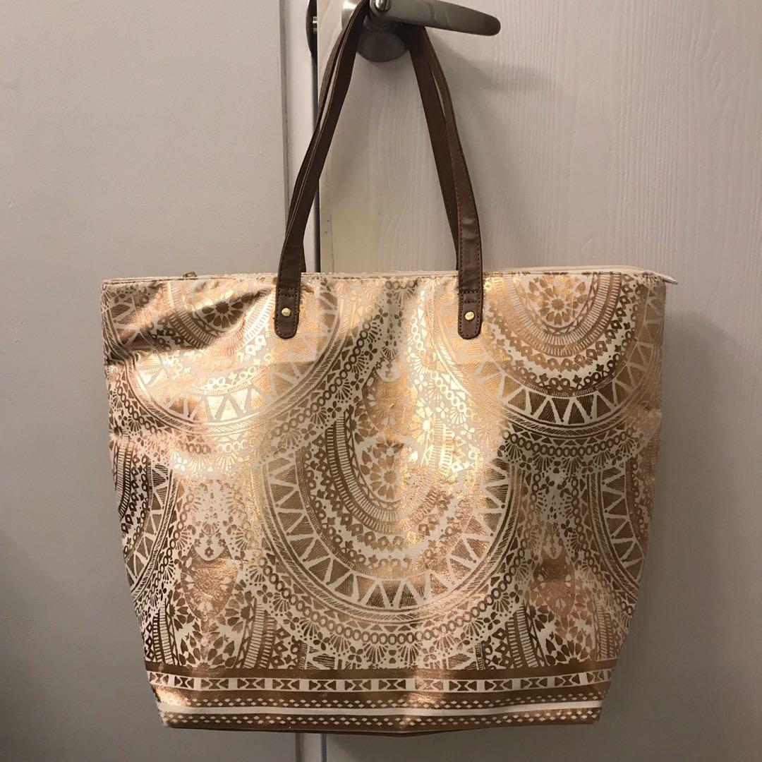 accessorize beach bag