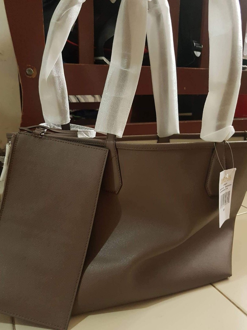 Brand New and Original Michael Kors Bag Shopper Candy Lg Reversible Tote Bag Cinder Ecru With Clutch Women s Fashion Bags Wallets Tote Bags on Carousell