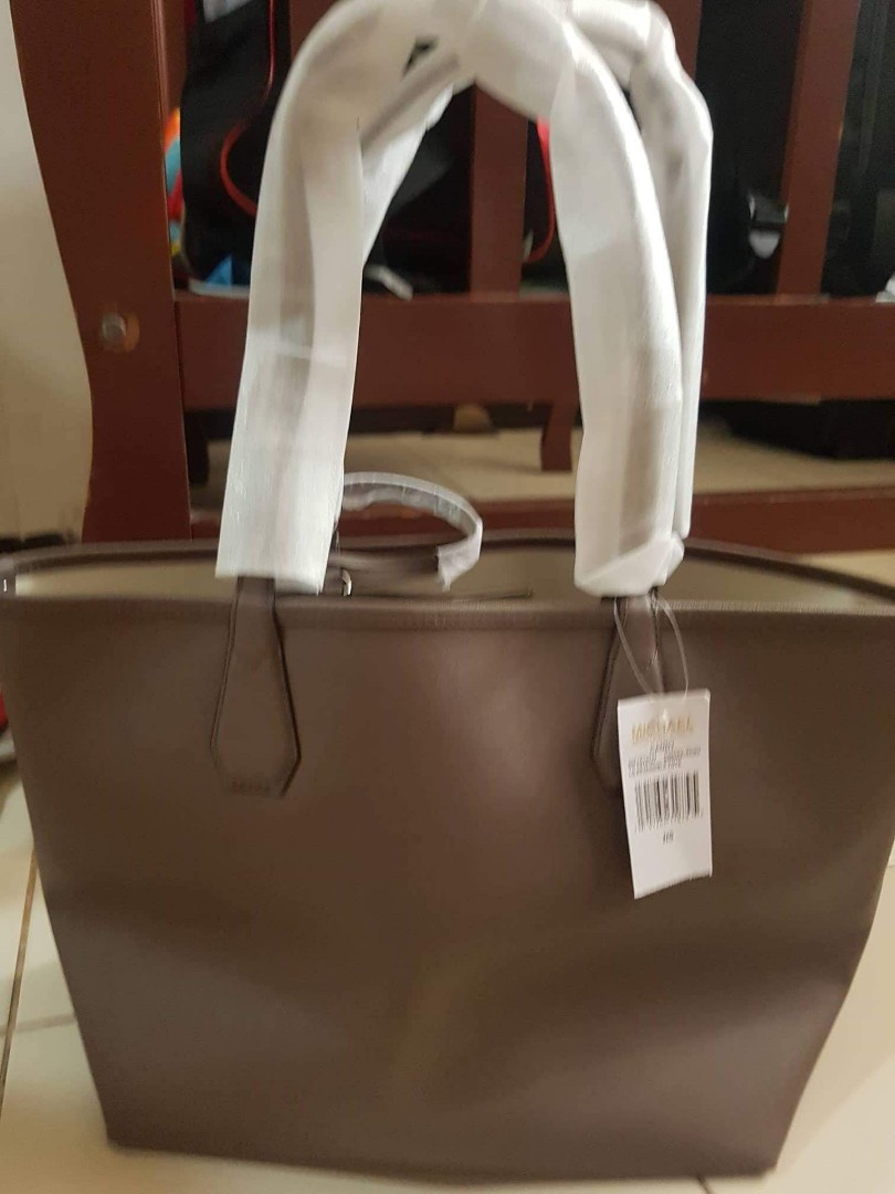 Brand New and Original Michael Kors Bag Shopper Candy Lg Reversible Tote Bag Cinder Ecru With Clutch Women s Fashion Bags Wallets Tote Bags on Carousell