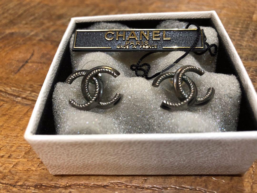 Double c top chanel earrings