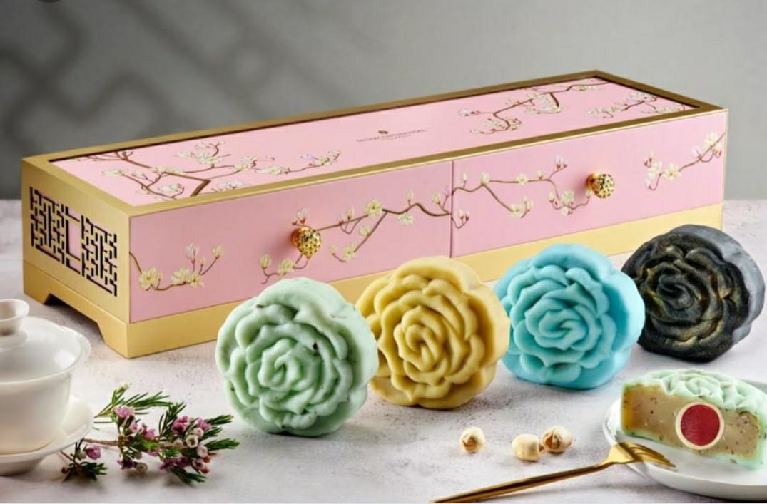 Intercontinental Mooncake Box 2019 Food Drinks Baked Goods On Carousell