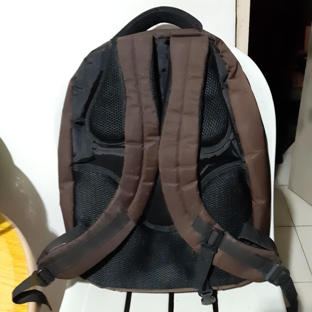 Laptop Bag (Category: Laptops & Notebooks) located in Quezon City. Submitted by lenlawliet (Listing ID 249088717, Image 2). Description: ✔ Unisex ✔ Brown ✔ Light weight Reason for selling: Bought lenovo laptop with bag included kaya hindi ko na po nagagamit.
