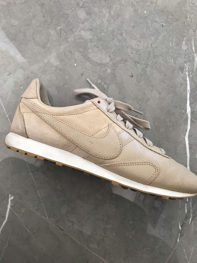 nike tan sneakers