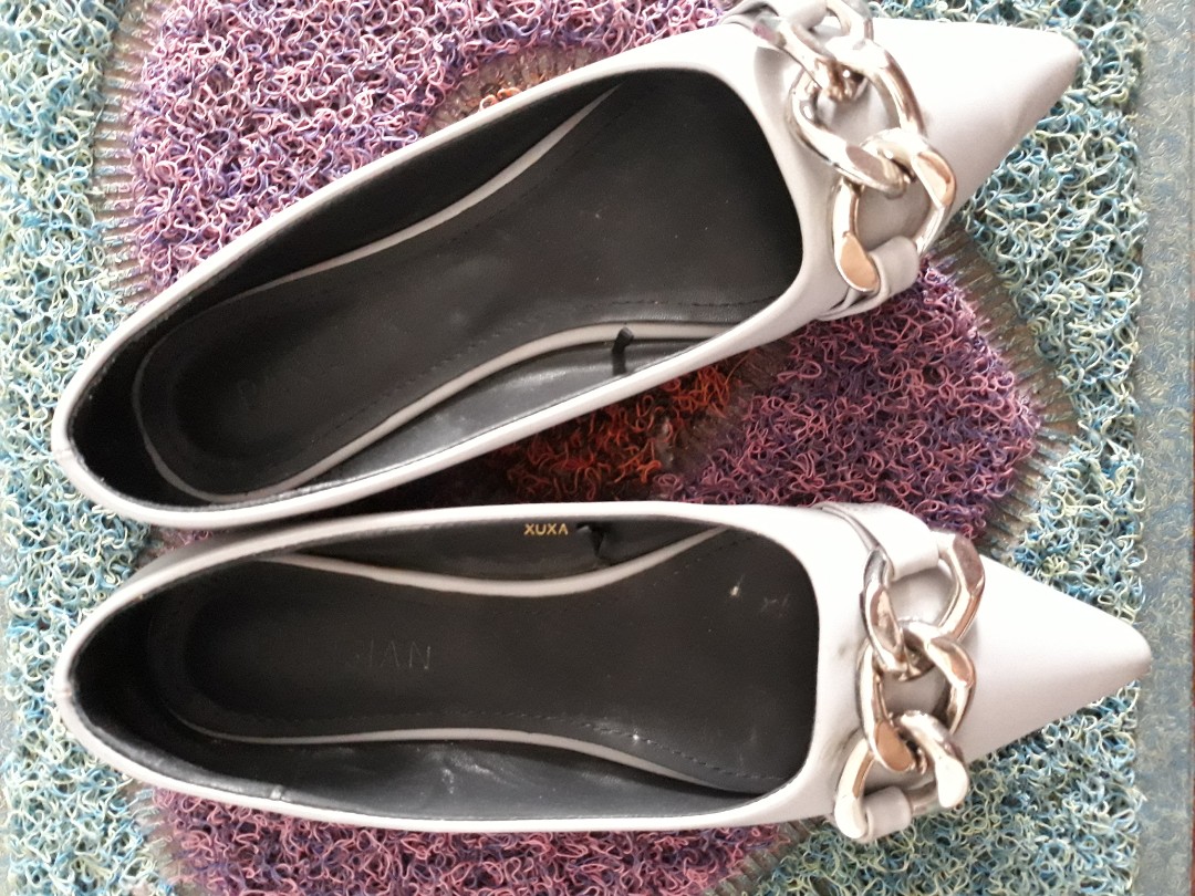 Size 9 Parisian Gray Xuxa Flats Women S Fashion Shoes Flats Sandals On Carousell