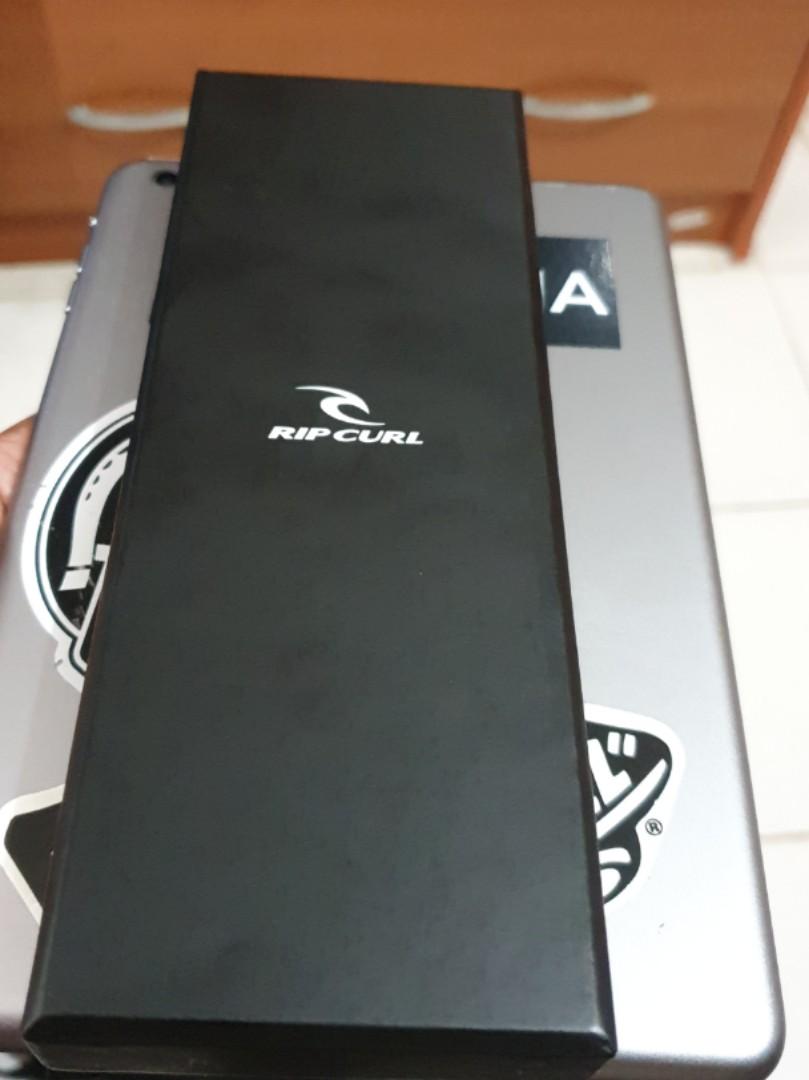 atom webbing digital watch