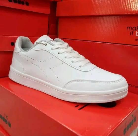 Sepatu sneakers cheap diadora