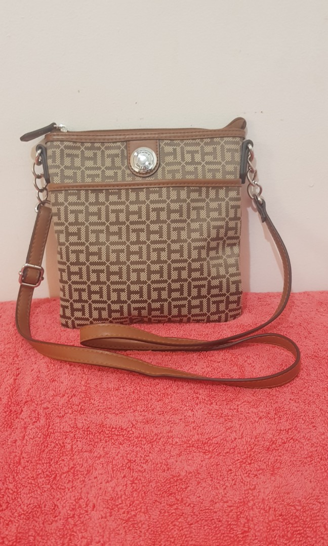 Tommy Hilfiger Sling Bag, Women's Fashion, Bags & Wallets, Crossbody