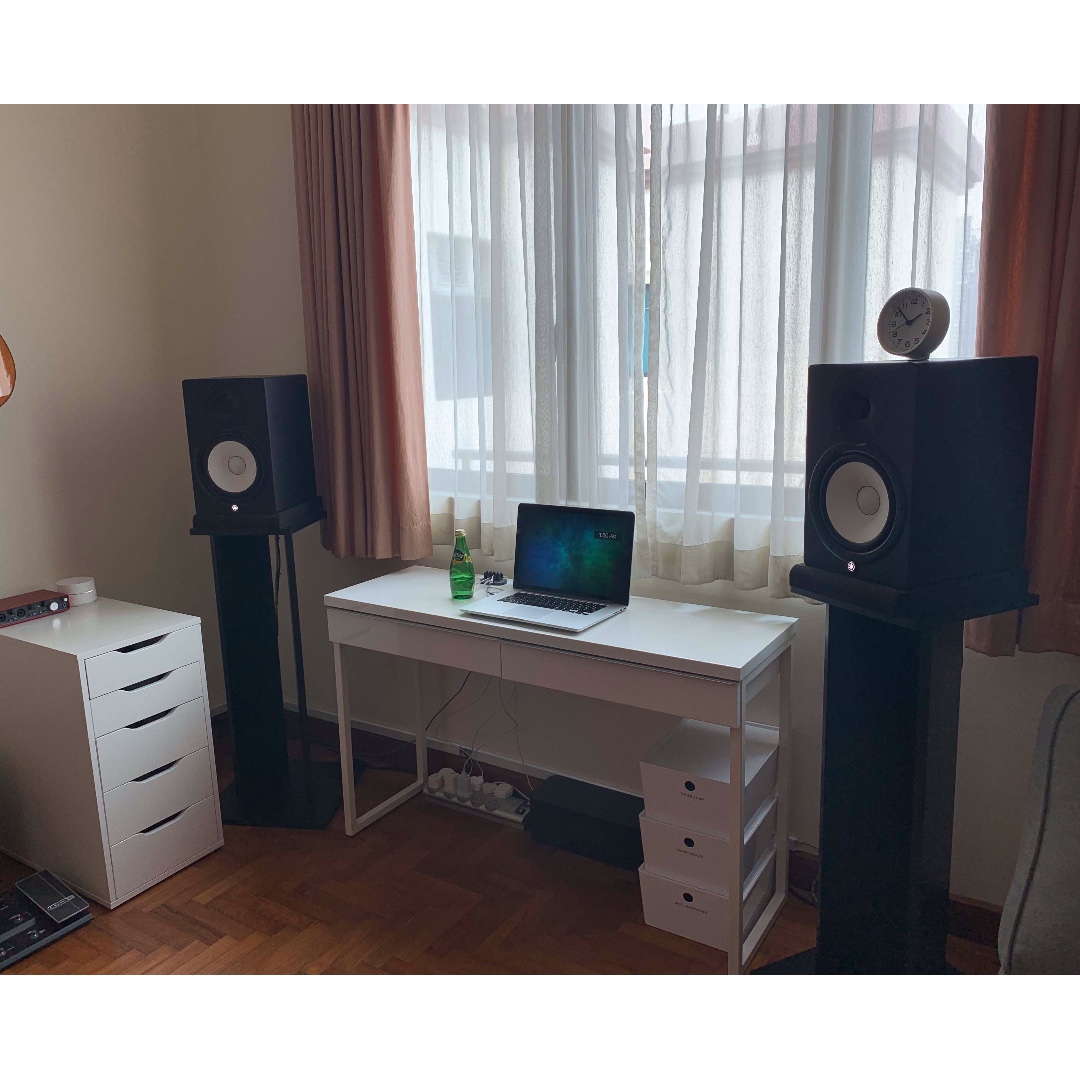 Yamaha hs8 stands top