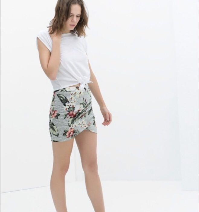 zara floral mini skirt