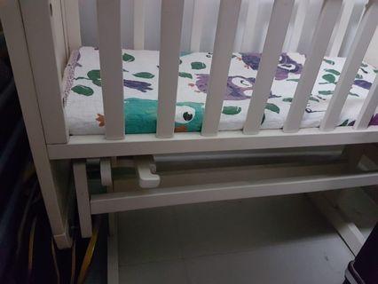 Gliding/rocking baby cot