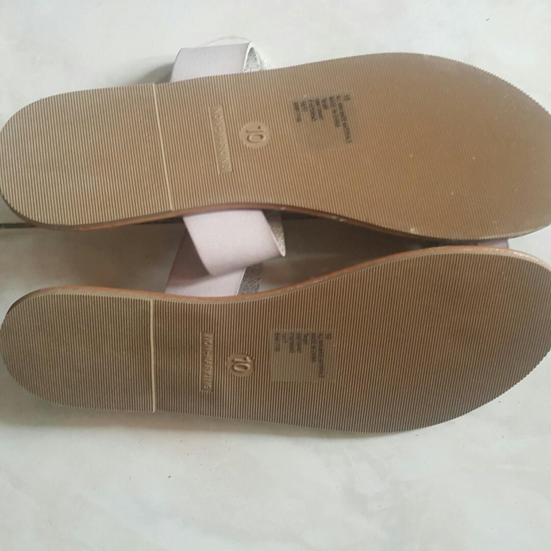 Flat sandals (Category: Flats & Sandals) located in Iloilo. Submitted by brandedpreloved_stuff (Listing ID 251656341, Image 2). Description: Still new.