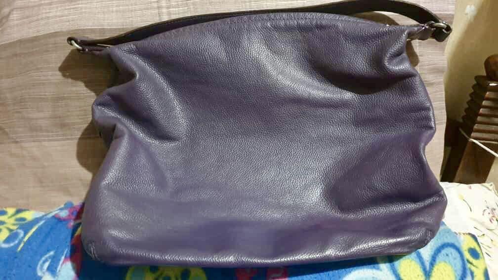 Kate Spade leather purple tote bag (Category: Luxury Bags & Wallets) located in Manila. Submitted by samwear (Listing ID 251783732, Image 2). Description: - Purple, leather, medium-sized tote bag by Kate Spade - Condition: 3.5/5 - Meet up in Makati (SM/Ayala Malls), BGC, Alabang - Delivery/Shipping fee (if any) to be shouldered by buyer *Selling for a friend.