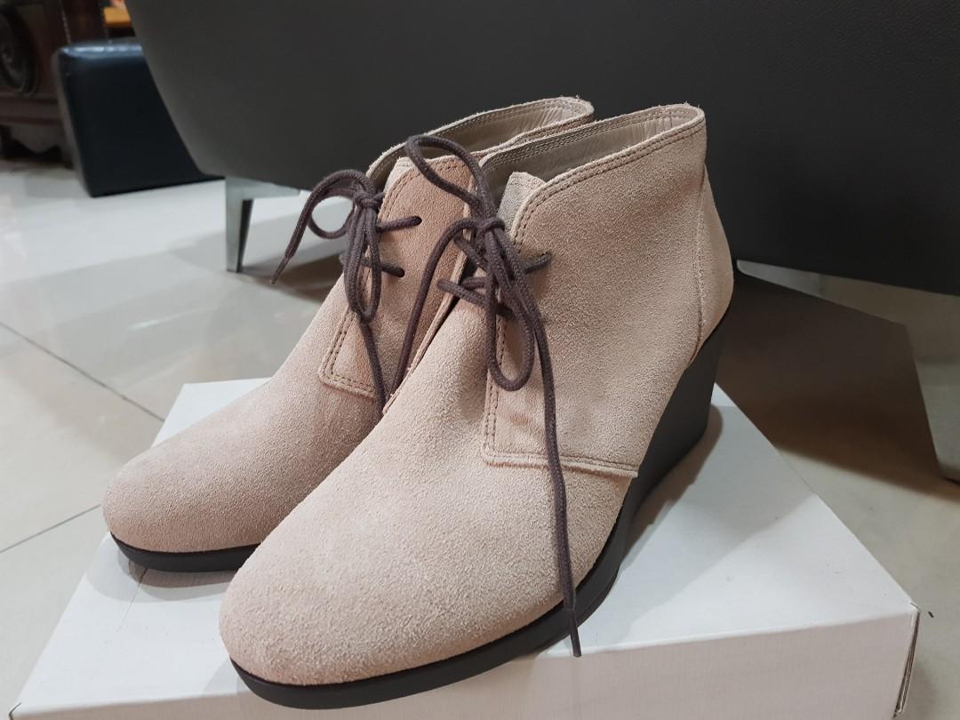 New Crocs Leigh Suede Wedge Shootie Boot Women s Fashion