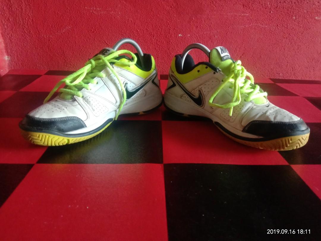 nike city court shoes