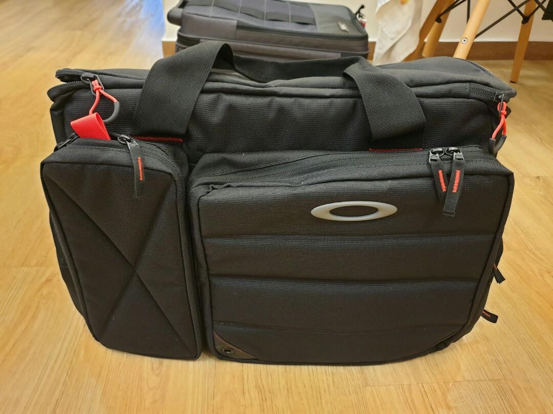 Oakley Breach Range Bag, Men's Fashion, Activewear on Carousell